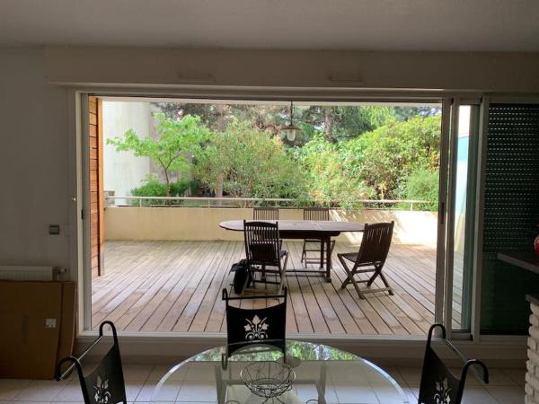 På billedet ses objektet Super appartement arboré avec barbecue et parking beliggende i byen Valence.