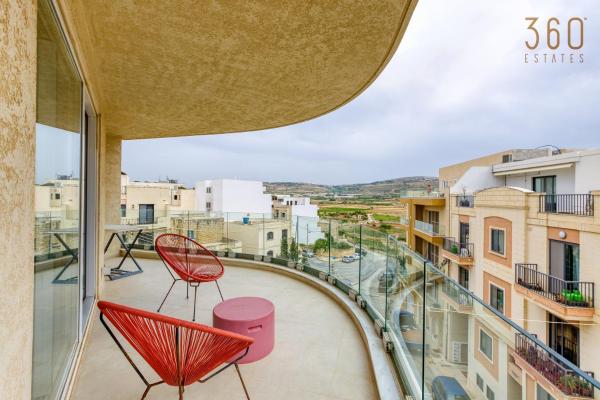 Op de foto is het object Spacious & Modern 3BR home with Terrace in Mġarr by 360 Estates te zien, gelegen in de stad il-Baħrija.