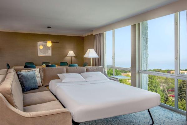 DoubleTree by Hilton Hotel and Conference Center Chicago North Shore photo 6