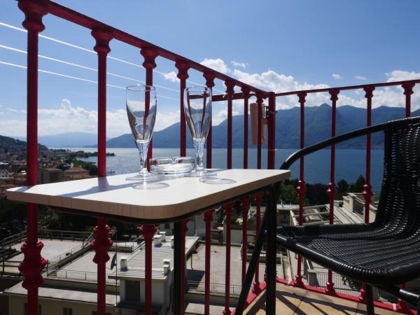 A la foto es mostra l'objecte appartamento vista lago situat a la ciutat de Luino.