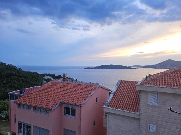 På billedet ses objektet Panorama Milocer Apartments beliggende i byen Podličak.