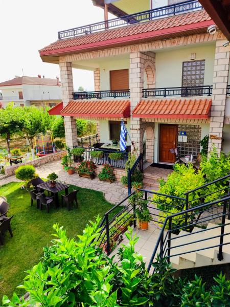 A la foto es mostra l'objecte Simos Apartments situat a la ciutat de Korinós.