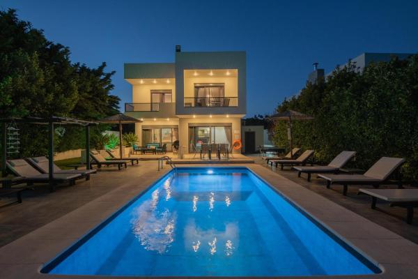 The photo shows the Villa Elena located in the city of Triánta.