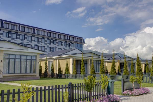 Na fotografii je vidět objekt NOVEL hotel and Apartments nacházející se ve městě Temirovka.