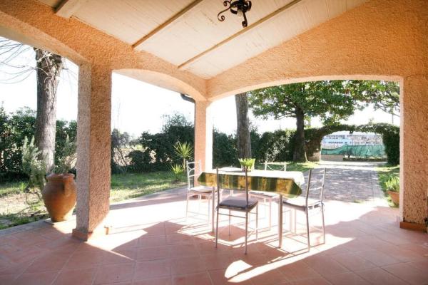 Na fotografii je vidět objekt Villetta bifamiliare nel verde a Pietrasanta nacházející se ve městě Pietrasanta.