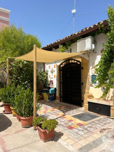 På billedet ses objektet Casa Claudia Stagnone beliggende i byen Marsala.