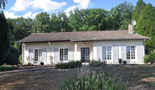 A la foto es mostra l'objecte Bruyère et Charmes de Bourgogne - Cluny Taizé Maison plain pied situat a la ciutat de Passy.