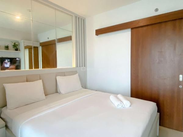 La photo montre l'objet Minimalist Studio Grand Kamala Lagoon Apartment By Travelio situé dans la ville de Bekasi.