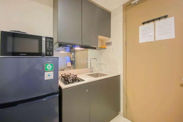 Good and Homey 1BR at Gold Coast Apartment By Travelio, Dżakarta