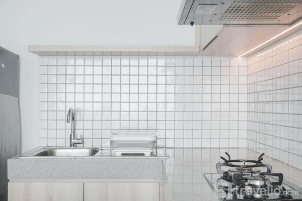 Na zdjęciu widoczny jest obiekt Comfortable and High Floor 1BR Paddington Heights Apartment By Travelio położony w mieście Bendungan-Kecil.
