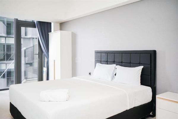 写真にはKramat市にあるComfort Living Studio Apartment Carstensz Residence By Travelioが写っています。