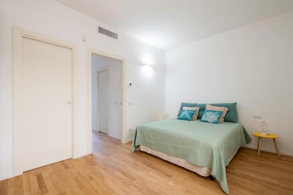 A la foto es mostra l'objecte Maison Blaesia - Beachfront Modern Sea Loft situat a la ciutat de Bari.