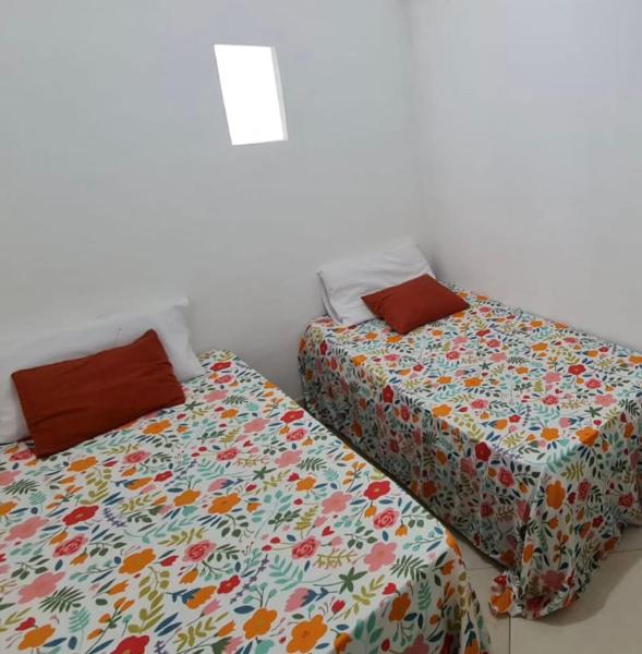 На фото показан объект Hostel & Pousada SANTOS PRAIA, расположенный в городе Сантос.