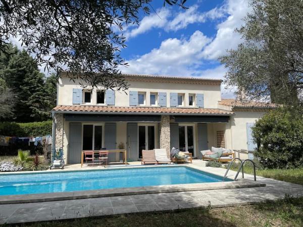 A la foto es mostra l'objecte villa en provence avec piscine situat a la ciutat de Les Angles Gard.