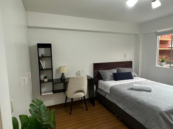 A la foto es mostra l'objecte Habitación privada con baño privado en Miraflores a un paso del malecón con áreas comunes compartidas situat a la ciutat de Lima.