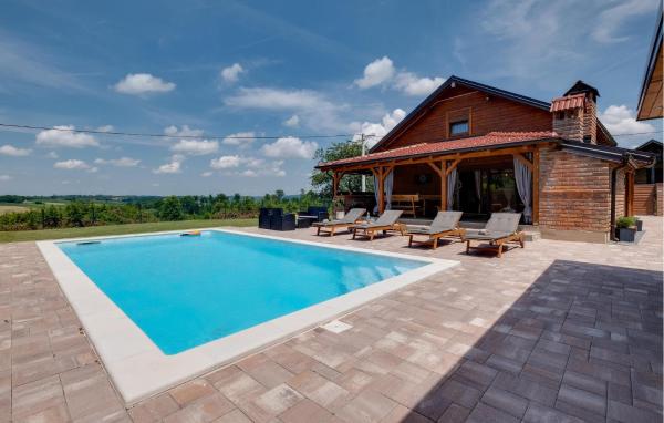 Na fotografii je vidět objekt Nice Home In Gornje Plavnice With Wifi nacházející se ve městě Veliko Trojstvo.