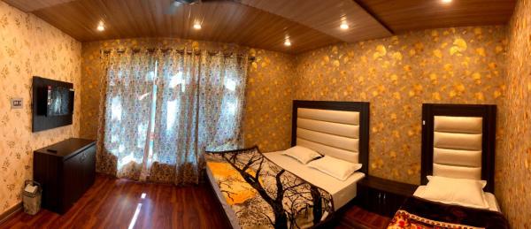 A la foto es mostra l'objecte Damir Palace situat a la ciutat de Srinagar.