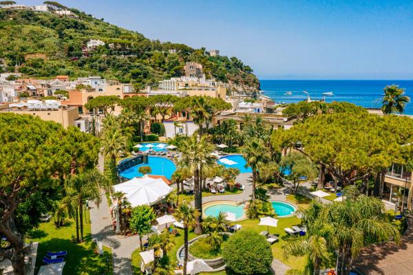 A la foto es mostra l'objecte La Reginella Resort & Spa situat a la ciutat de Ischia.