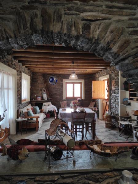 A la foto es mostra l'objecte Villa Velanidia situat a la ciutat de Zorgos .