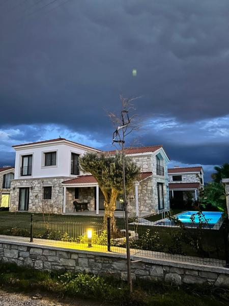 Na zdjęciu widoczny jest obiekt Taş ev położony w mieście Ildir.