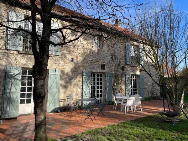 Nella foto è visibile l'oggetto Maison de caractère, conviviale situato nella città di Guigneville.