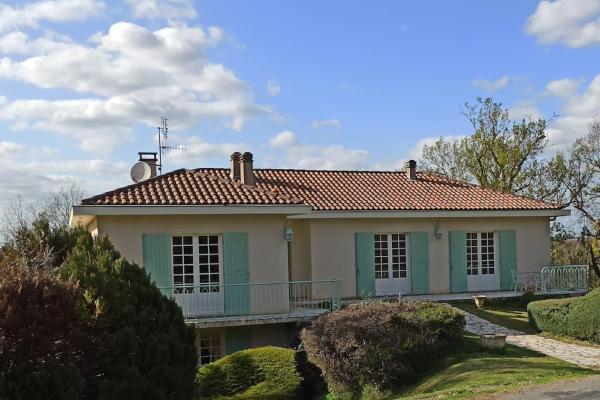 På billedet ses objektet Maison de campagne avec accès à une piscine partagée - Linge non fourni beliggende i byen Beaugas.