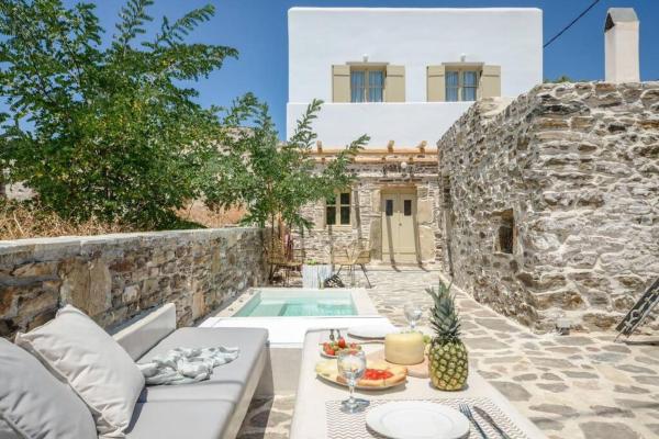 Kuvassa näkyy kohde Villa Anthemion Naxos with outdoor jacuzzi, joka sijaitsee kaupungissa Áno Sangríon.