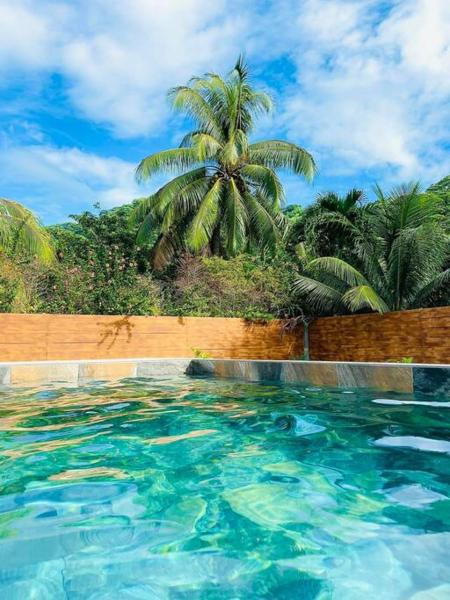 A la foto es mostra l'objecte Maison du bonheur Moorea situat a la ciutat de Vairoa.