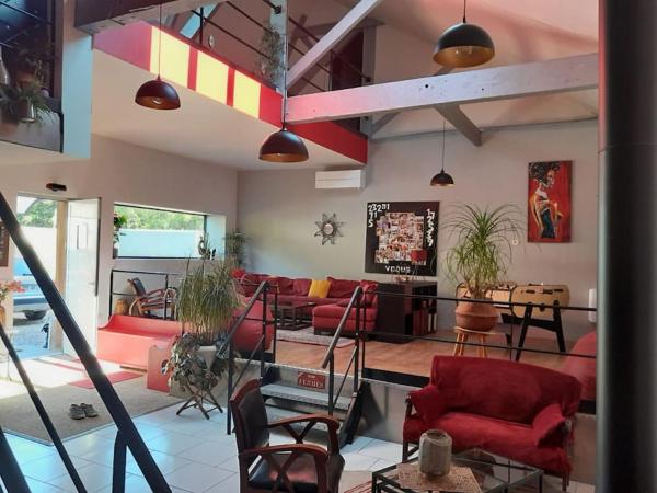 Na fotografii je vidět objekt Beau loft lumineux et spacieux à 2 pas de Rouen nacházející se ve městě Malaunay.