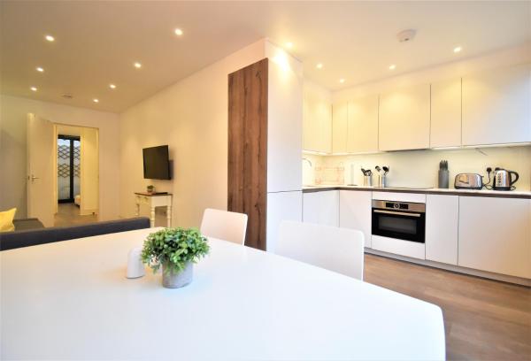 Superb Apartment, Shirland Mews, London