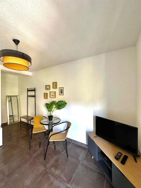 A la foto es mostra l'objecte Casa Félix situat a la ciutat de Perpinyà.