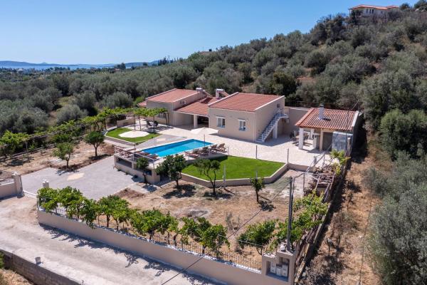 På billedet ses objektet Tolo Villa Natura with Pool for 8 - private, luxury accommodation beliggende i byen Tolo.
