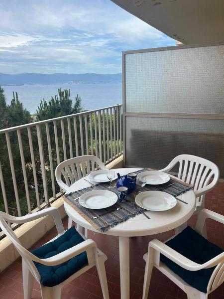 På billedet ses objektet Grand studio avec terrasse vue mer et parking beliggende i byen Ajaccio.