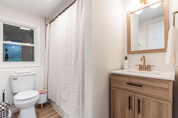 Fotografie 9: Sanctuary on Sylvan with Golden King Bed