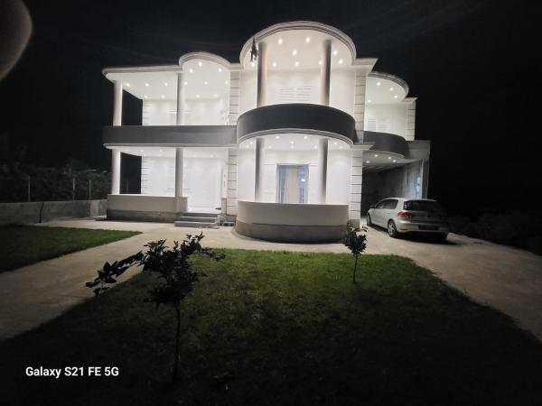 På bilden syns objektet Beauty Villa som ligger i staden Laknas.