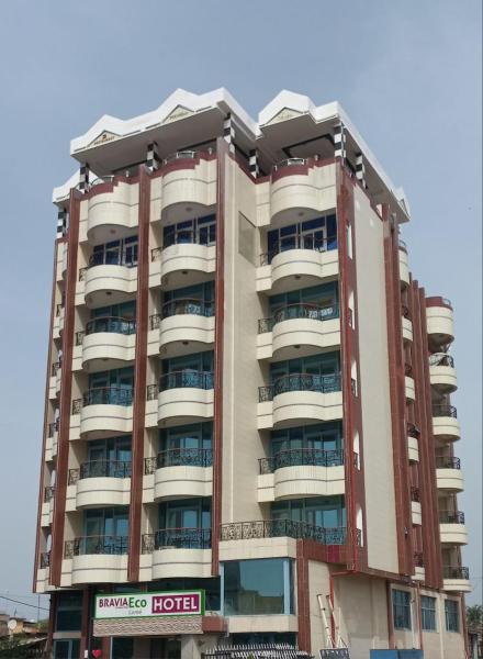 Na fotografii je vidět objekt Bravia Eco Hotel Lome nacházející se ve městě Apéyémé.