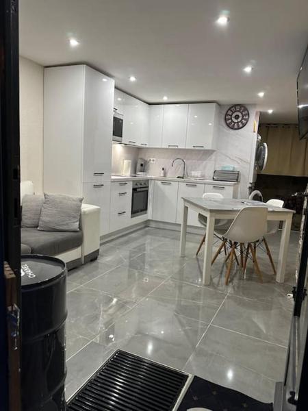 Na fotografii je vidět objekt Appartement tout équipé au cœur du village nacházející se ve městě Fayence.