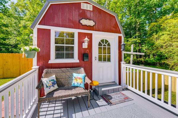 A la foto es mostra l'objecte Pet-Friendly Raleigh Tiny Home w/ Patio situat a la ciutat de Raleigh.