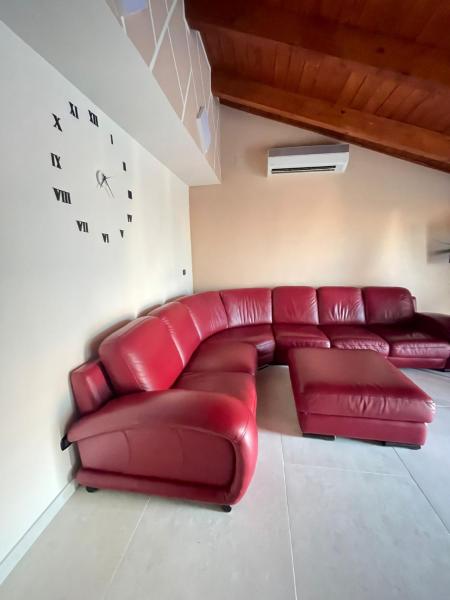 På billedet ses objektet Vesux Apartments beliggende i byen Napoli.
