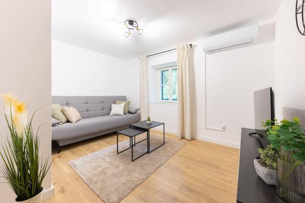 Apartment Chiba, Split