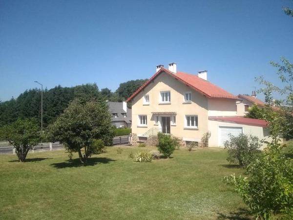 Na fotografii je vidět objekt Maison le Ragean nacházející se ve městě Leucamp.