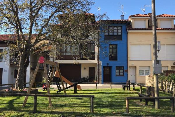 A la foto es mostra l'objecte El Corral situat a la ciutat de Llanes.
