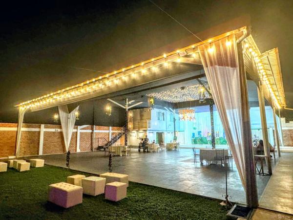 På bilden syns objektet Salon Monaco som ligger i staden Puerto Callao.