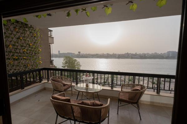 A la foto es mostra l'objecte شقة مطلة على ممشى اهل مصر situat a la ciutat de El Caire.
