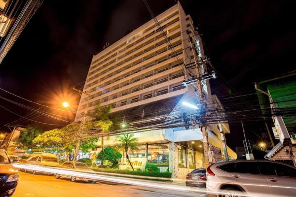 På billedet ses objektet Pailyn Phitsanulok Hotel beliggende i byen Phitsanulok.