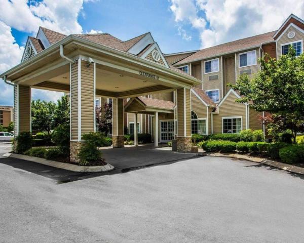 Na fotografii je vidět objekt Quality Inn & Suites nacházející se ve městě Mount Juliet.