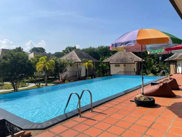 Na fotografii je vidět objekt Tipparika Riverview Hotel - Adult only nacházející se ve městě Ban Nong Bua.
