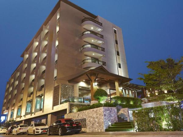 写真にはSathani Hat Yai市にあるLeevana Hotelが写っています。