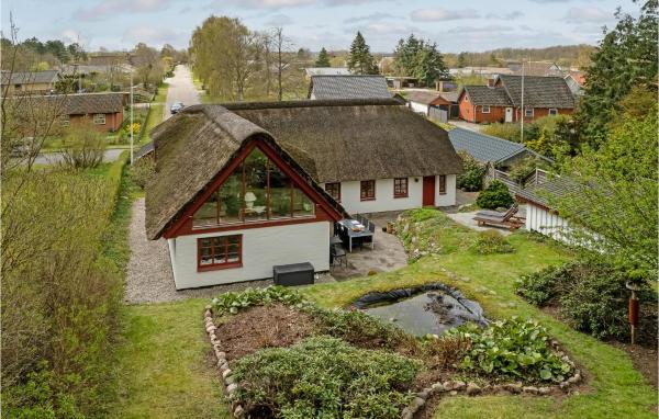 Na zdjęciu widoczny jest obiekt Beautiful Home In Ørsted With Wifi położony w mieście Ørsted.