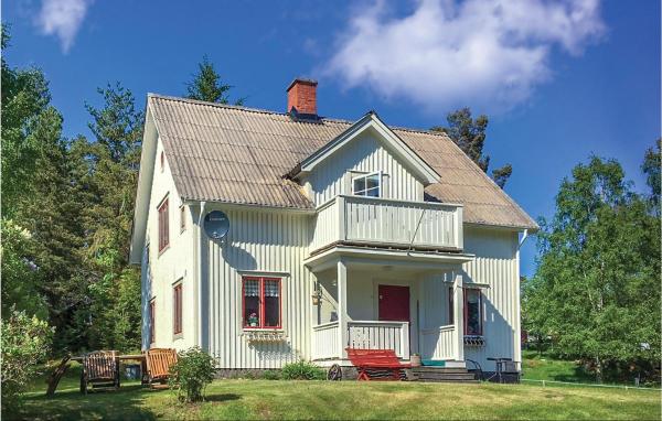 Na fotografii je vidět objekt Three-Bedroom Holiday Home In Eksharad nacházející se ve městě Ekshärad.